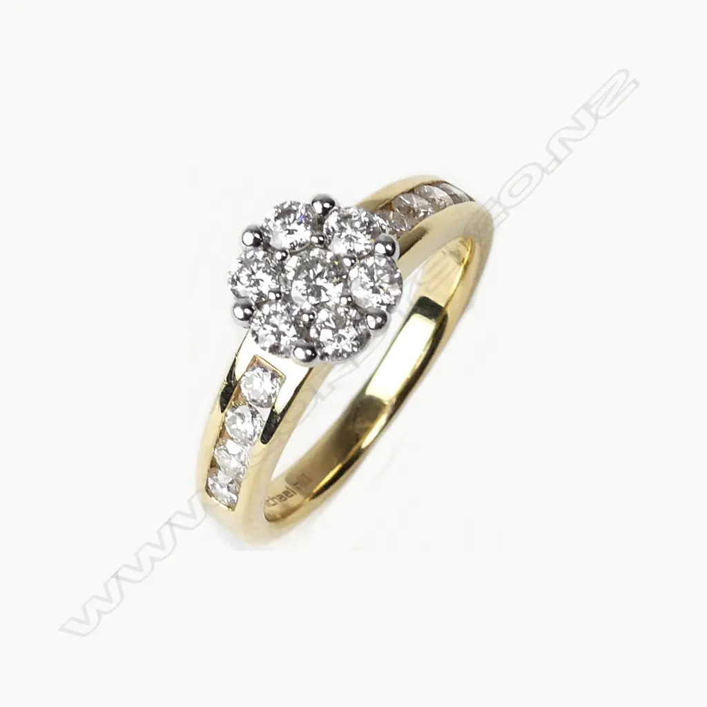An 14ct gold and diamond cluster ring Image 1++