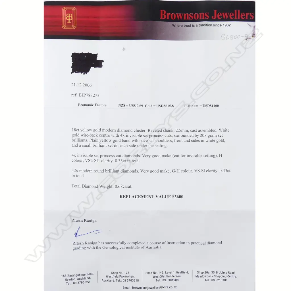 An 18ct gold and diamond cluster ring Image 1++