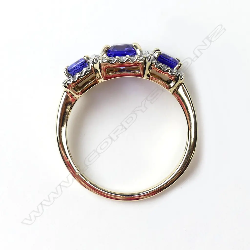 A 9ct gold tanzanite and diamond trilogy ring Image 1++