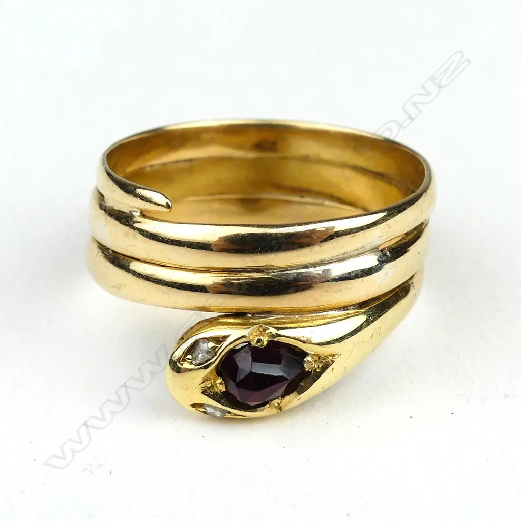 A vintage 18ct. yellow gold snake ring Image 1++