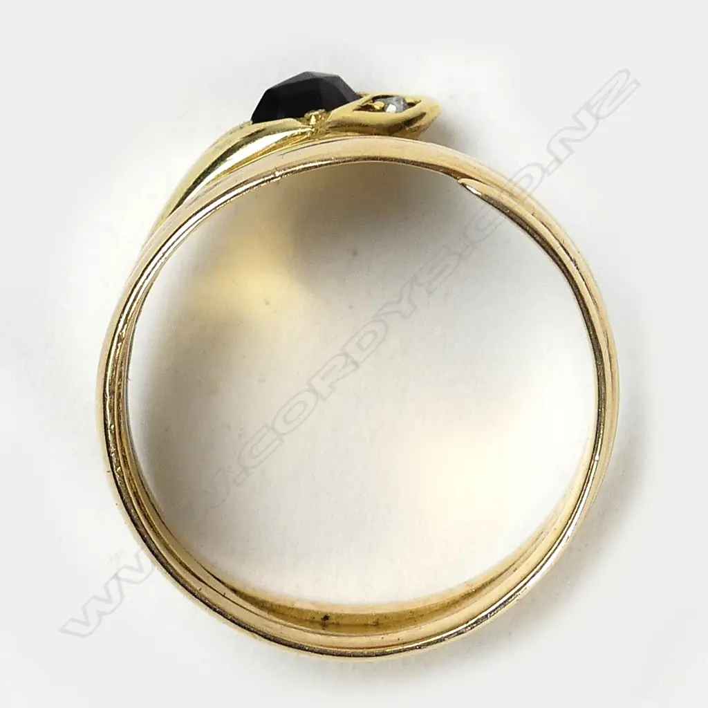 A vintage 18ct. yellow gold snake ring Image 1++