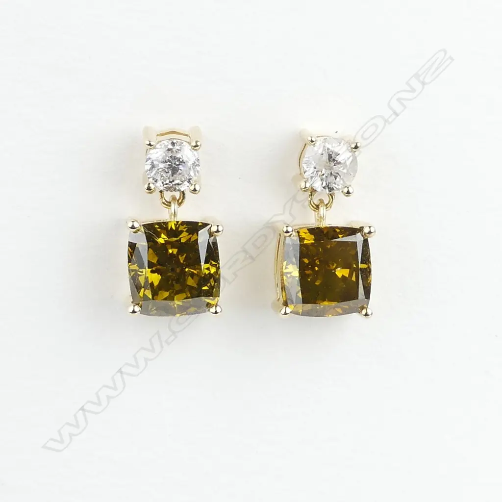 A pair of 14ct gold and diamond stud earrings Image 1++