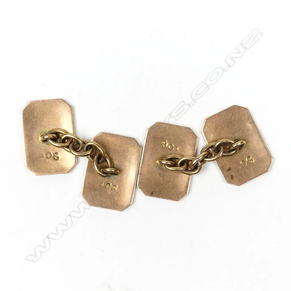 A pair of 9ct gold cufflinks Image 1++