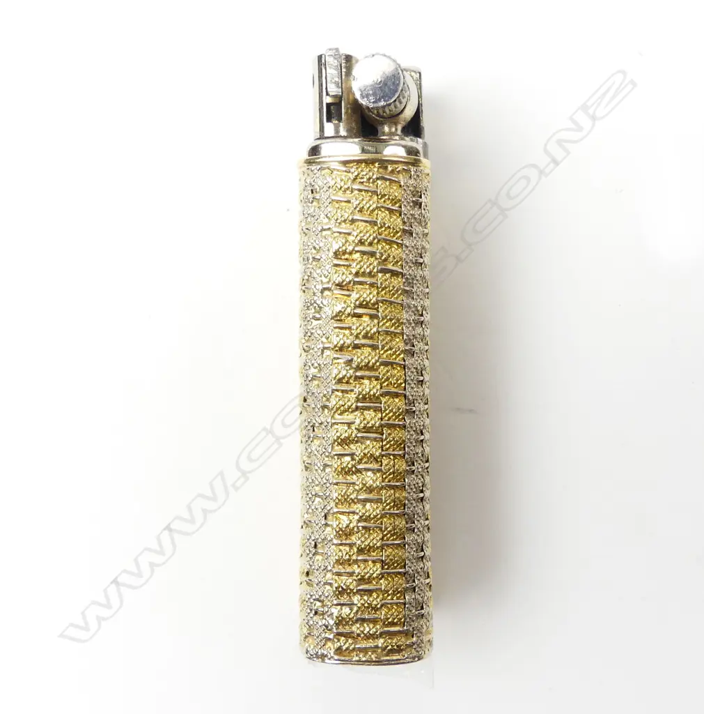 A vintage 18ct. yellow gold outer cased cigarette lighter Image 1++