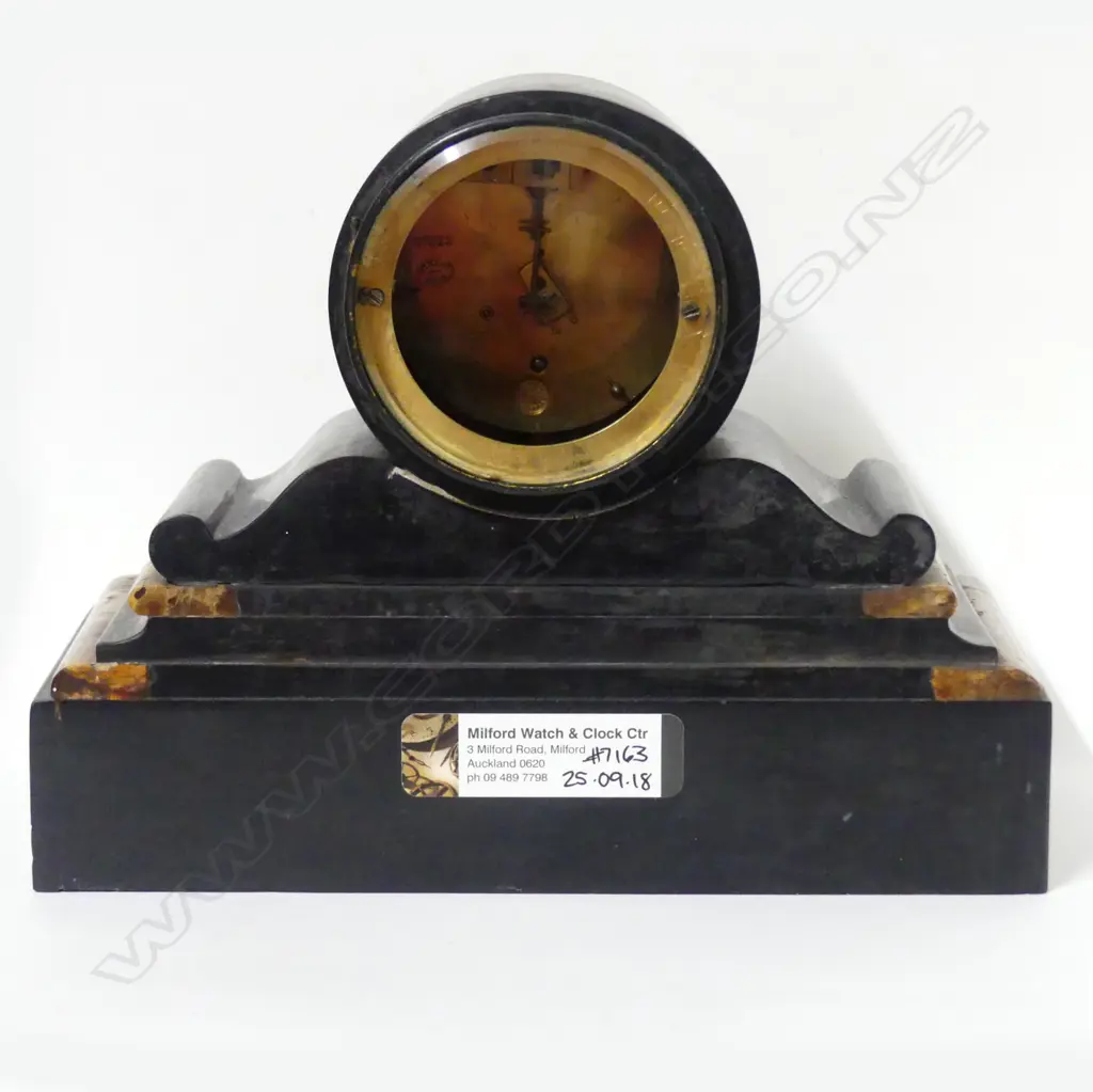 A 19thC black slate and onyx cased mantel clock Image 1++
