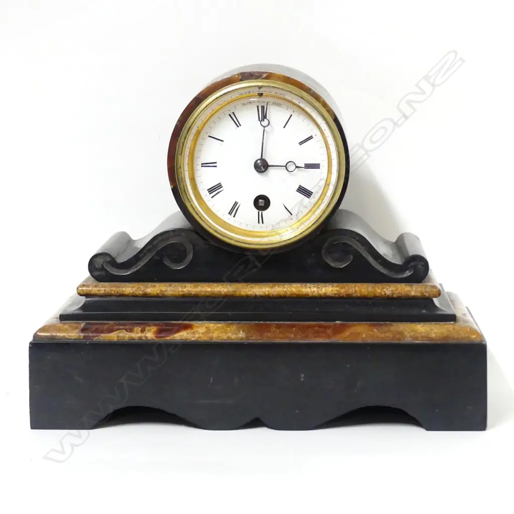 A 19thC black slate and onyx cased mantel clock Image 1++