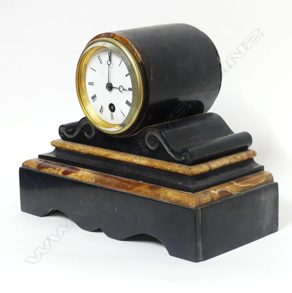 A 19thC black slate and onyx cased mantel clock Image 1++