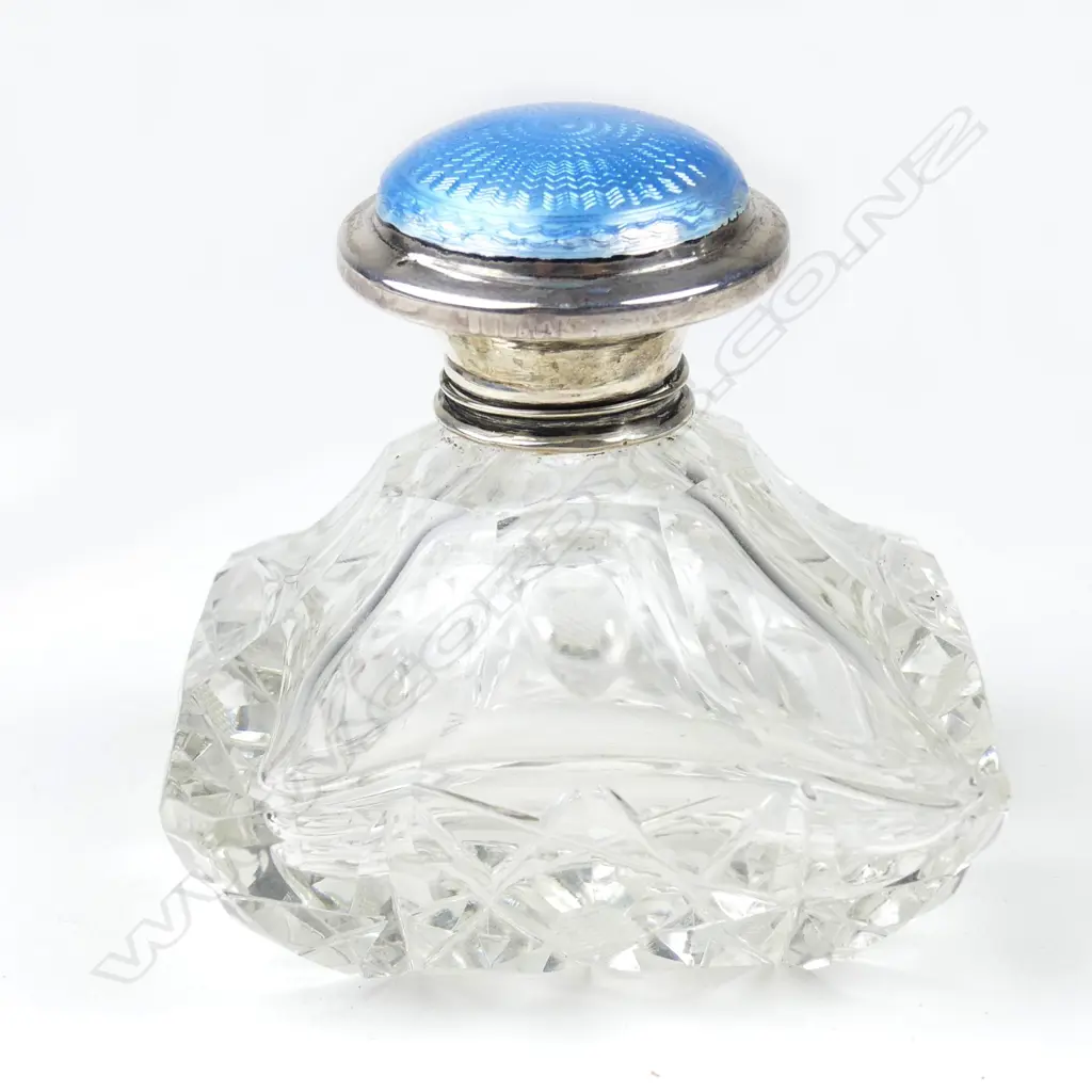 A cut crystal perfume bottle Image 1++