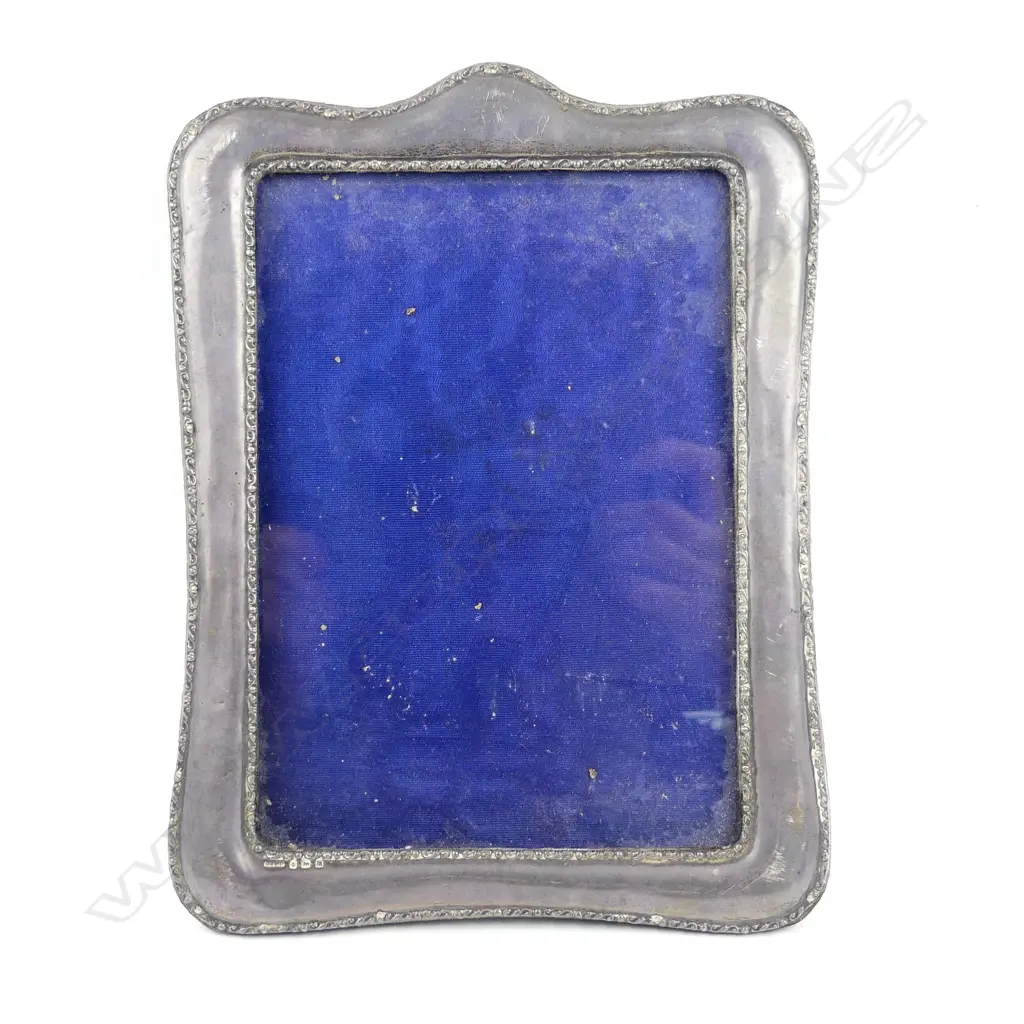 An Edwardian silver photo frame Image 1++
