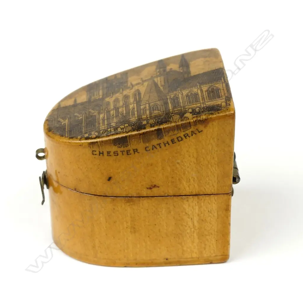 A silver thimble by James Swann & Son Image 1++