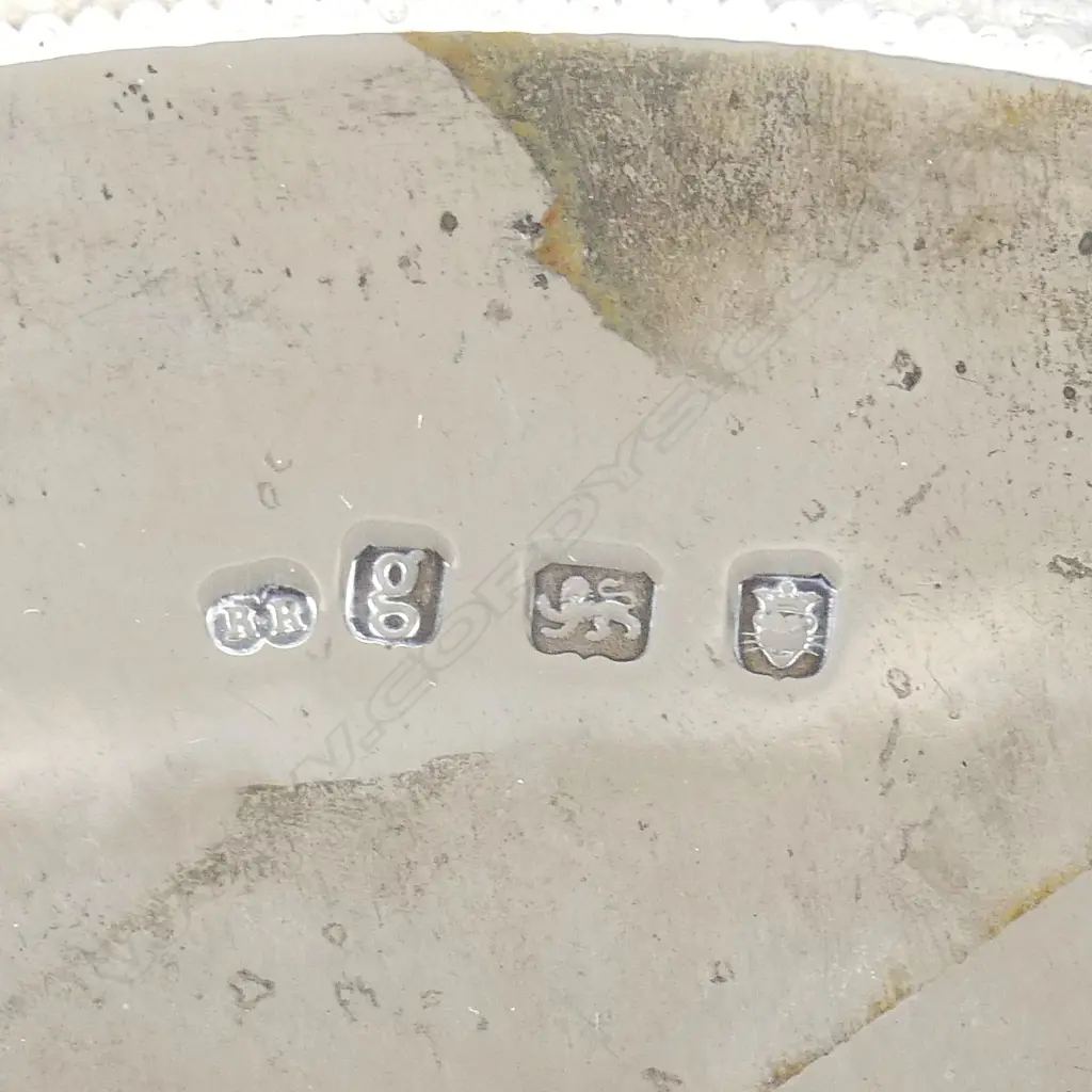 A George III silver salver Image 1++