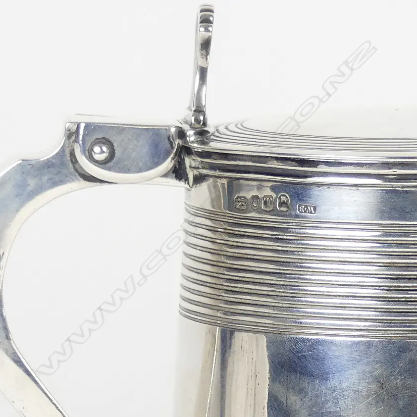 A George III silver tankard Image 1++