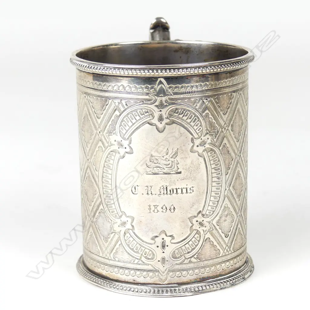 A Victorian silver mug Image 1++