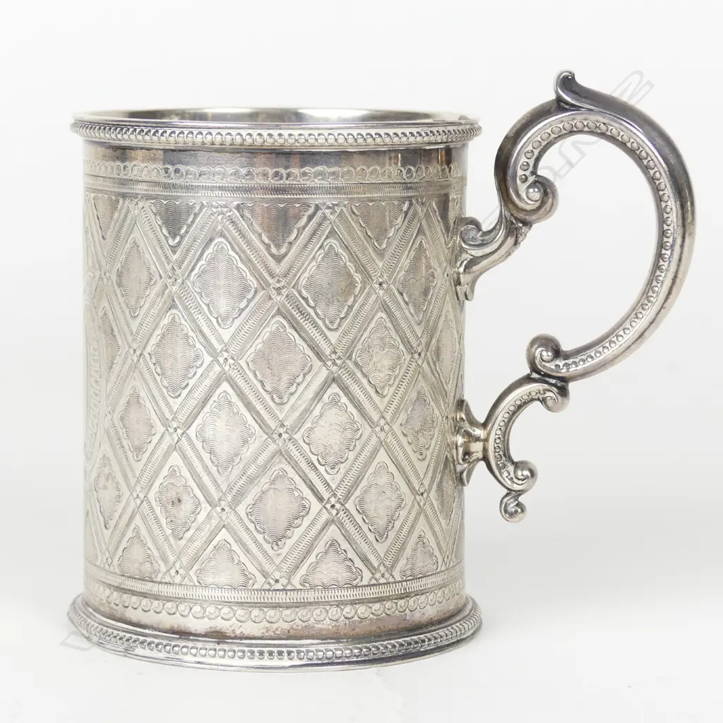 A Victorian silver mug Image 1++