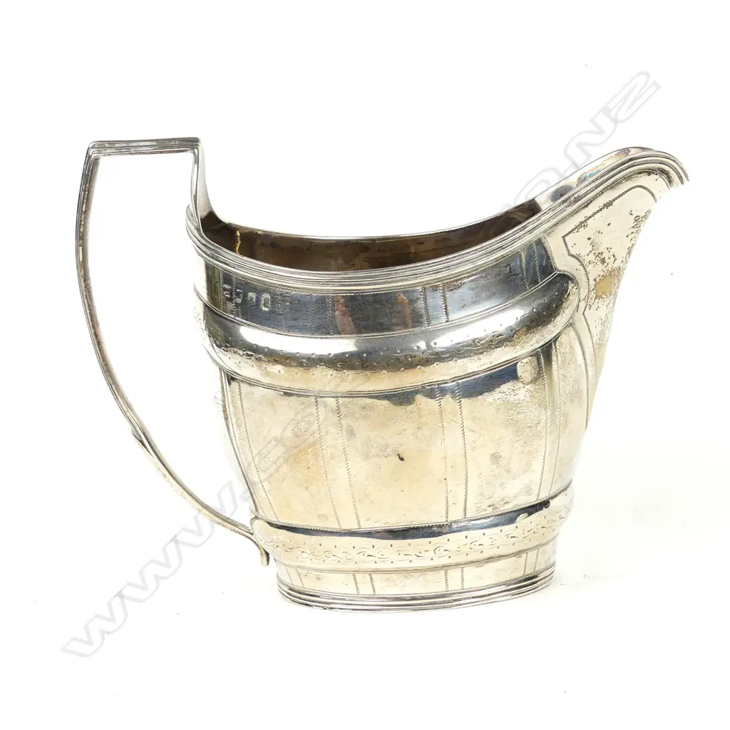 A George III silver cream jug Image 1++