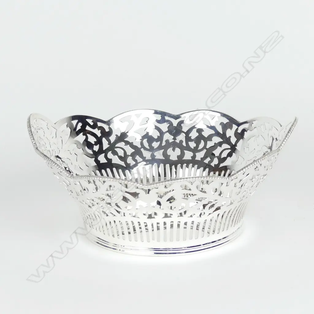 An early 20thC .835 European silver basket Image 1++