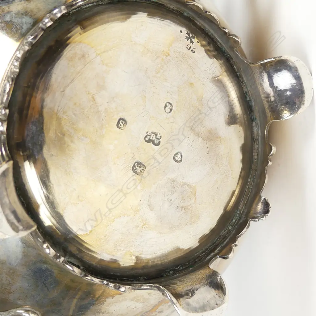 A William IV silver teapot Image 1++