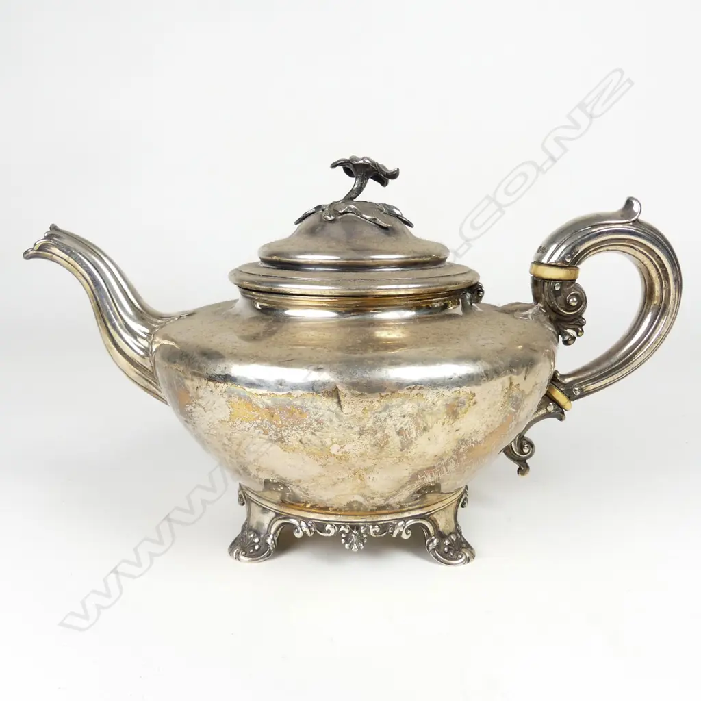 A William IV silver teapot Image 1++