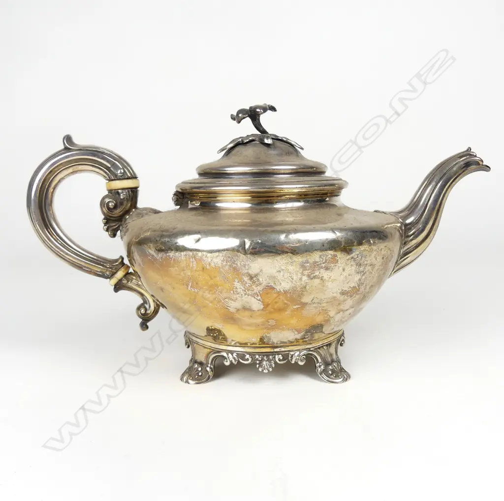 A William IV silver teapot Image 1++
