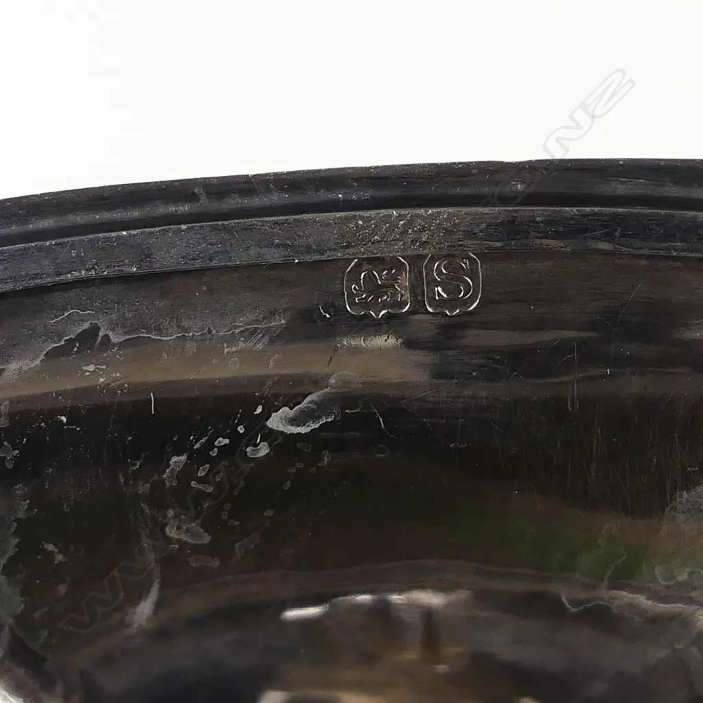 A George III silver teapot Image 1++