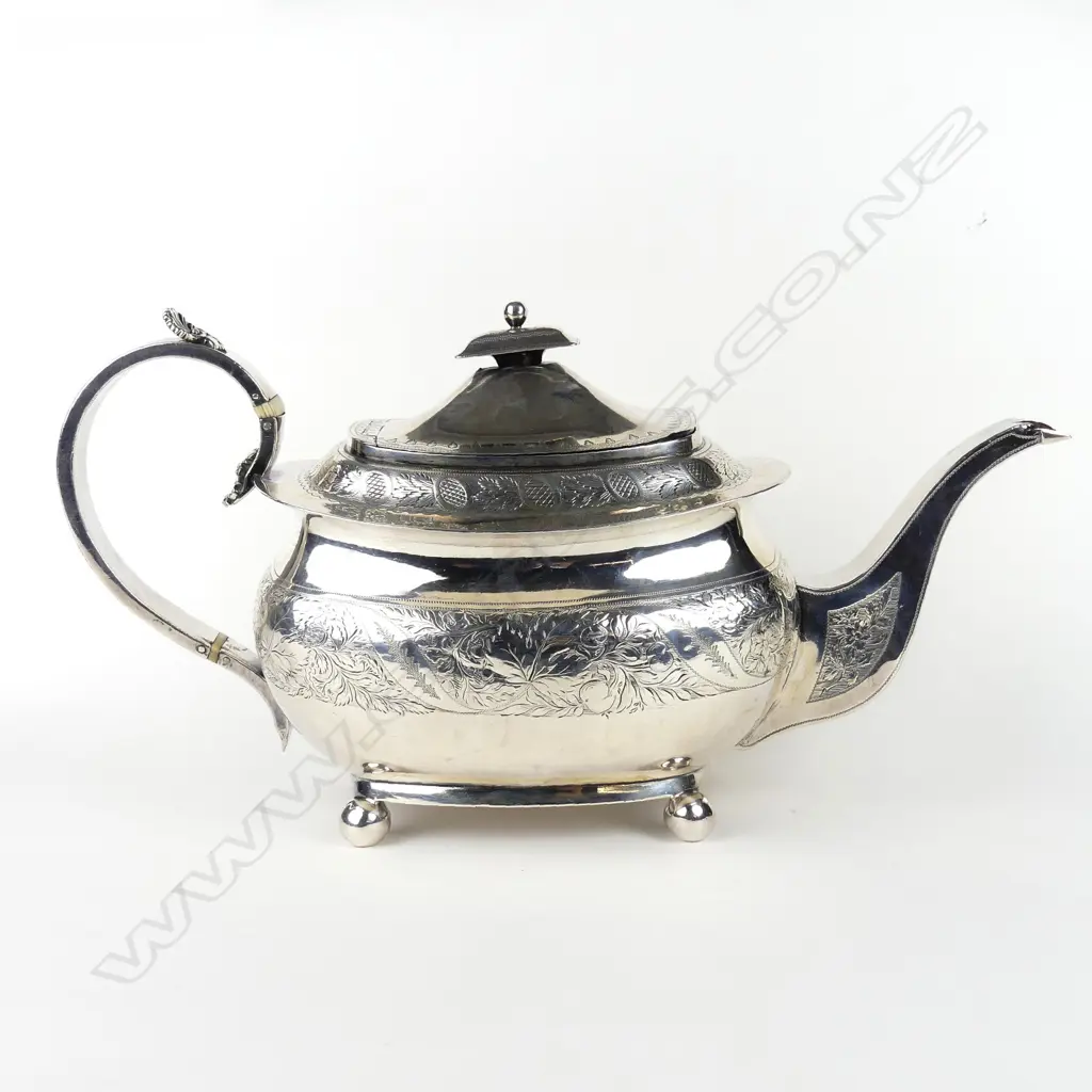 A George III silver teapot Image 1++
