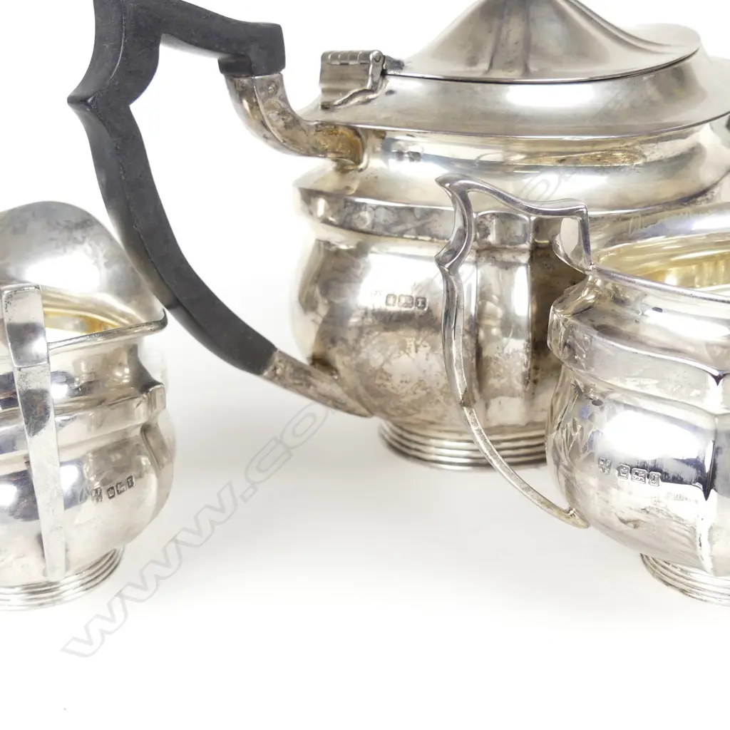 An Edwardian silver three piece tea set Image 1++
