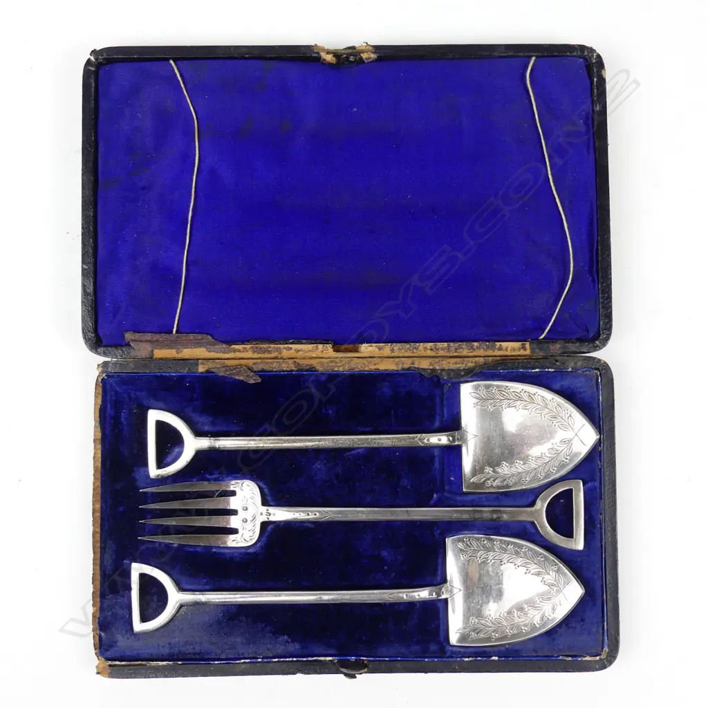 A set of silver plated condiment utensils Image 1++