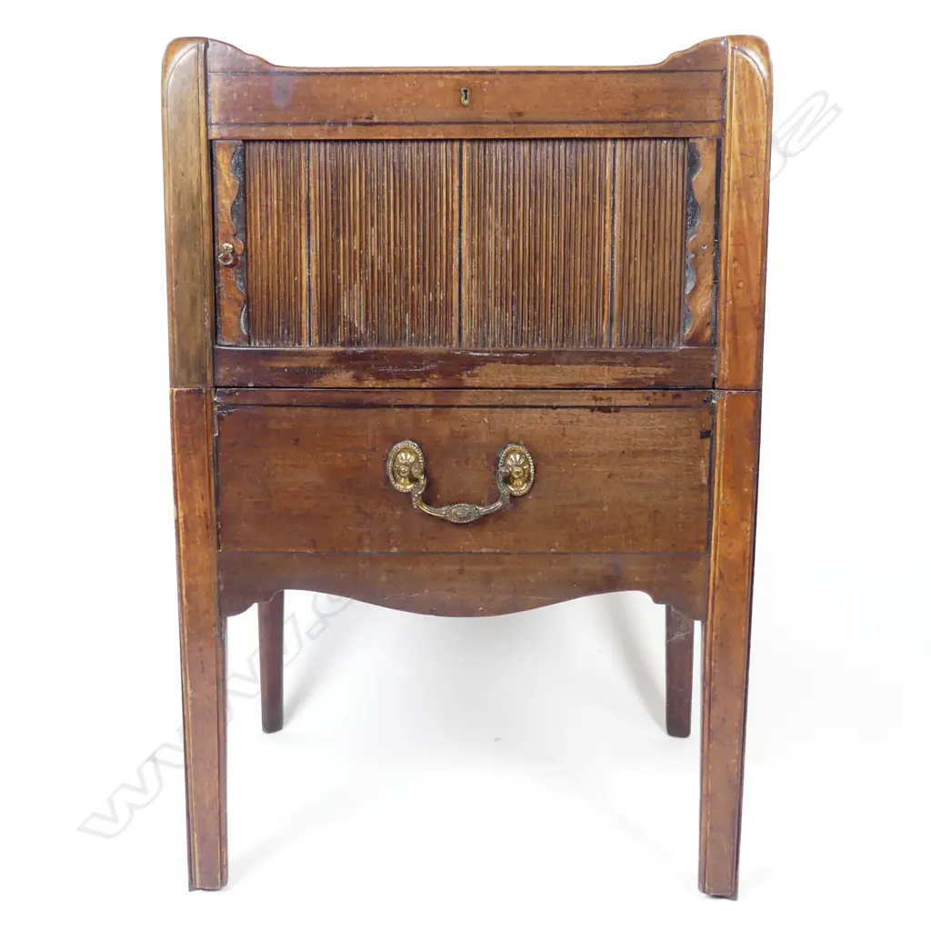 A Georgian mahogany bedside cabinet Image 1++