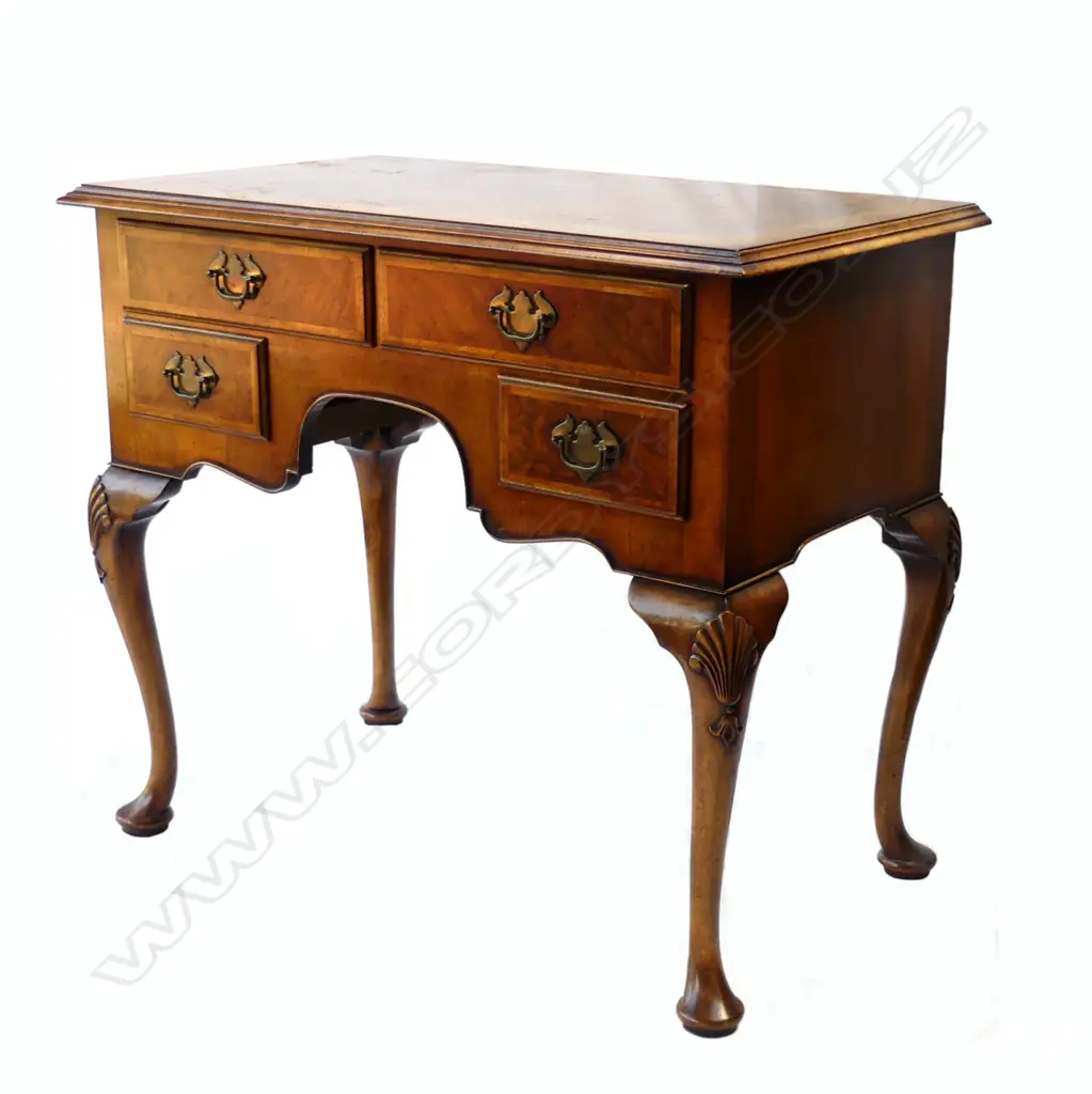 A quality early 20thC figured walnut lowboy Image 1++