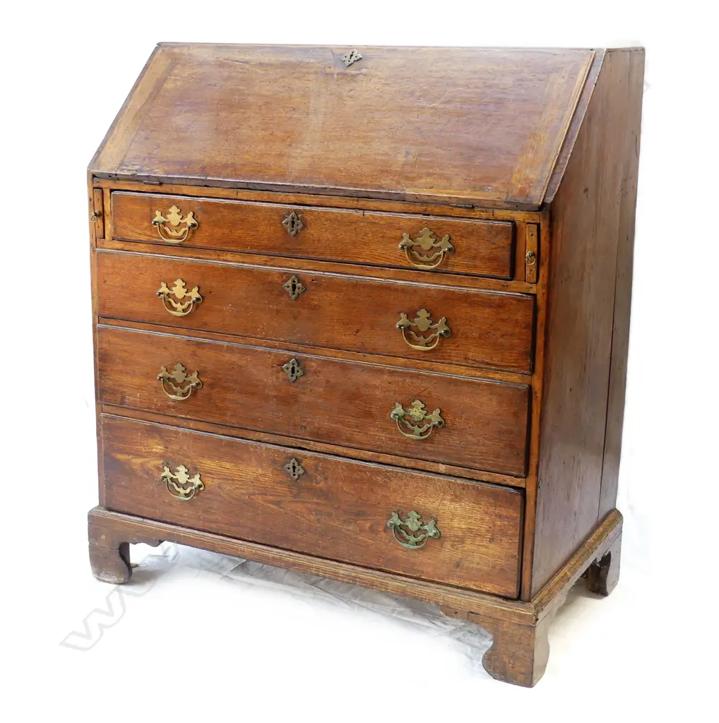 A George III oak fall-front bureau Image 1++