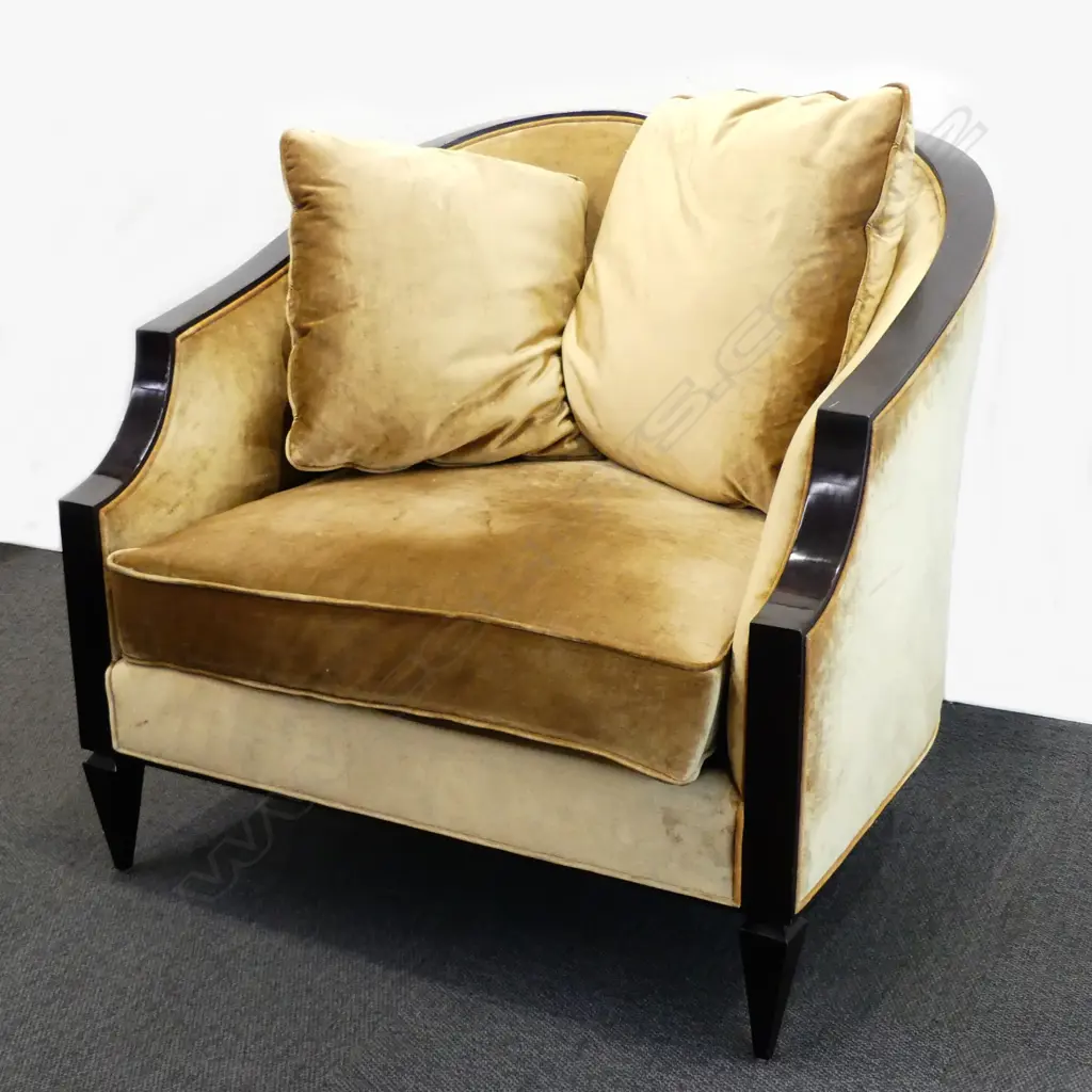 An oversized chair by British designer Christopher Guy Image 1++