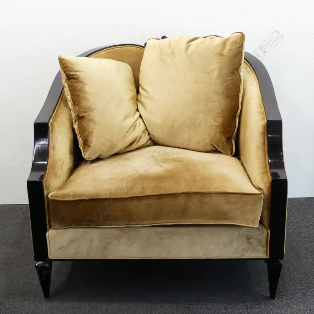 An oversized chair by British designer Christopher Guy Image 1++