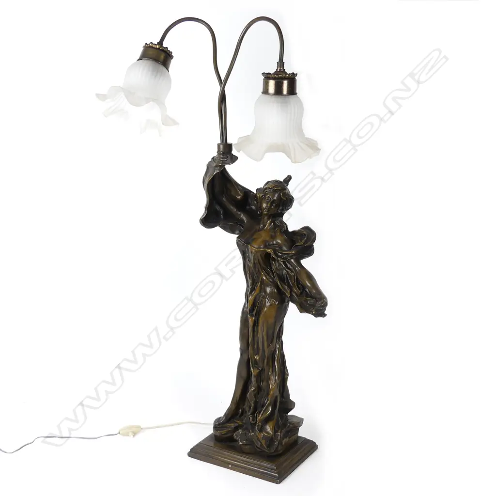 An Art Nouveau style table lamp Image 1++