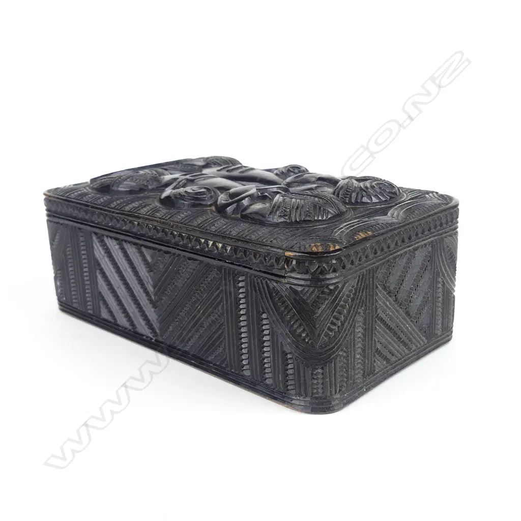 A Maori folk art box Image 1++