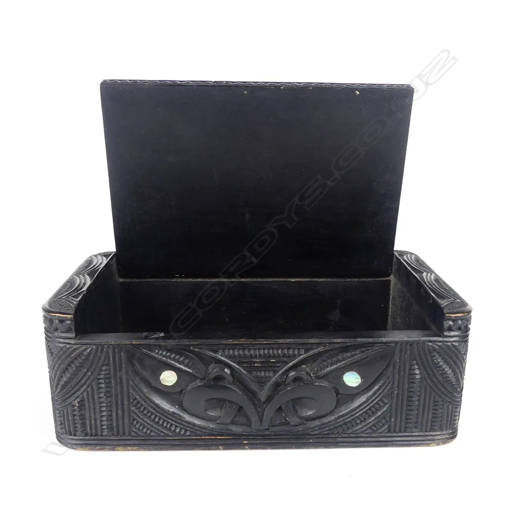A Maori folk art box Image 1++