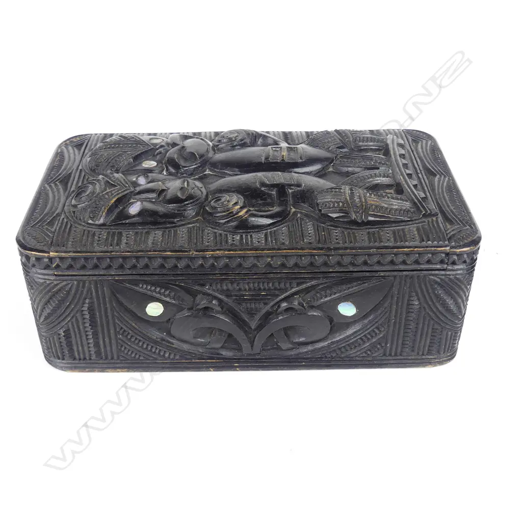 A Maori folk art box Image 1++