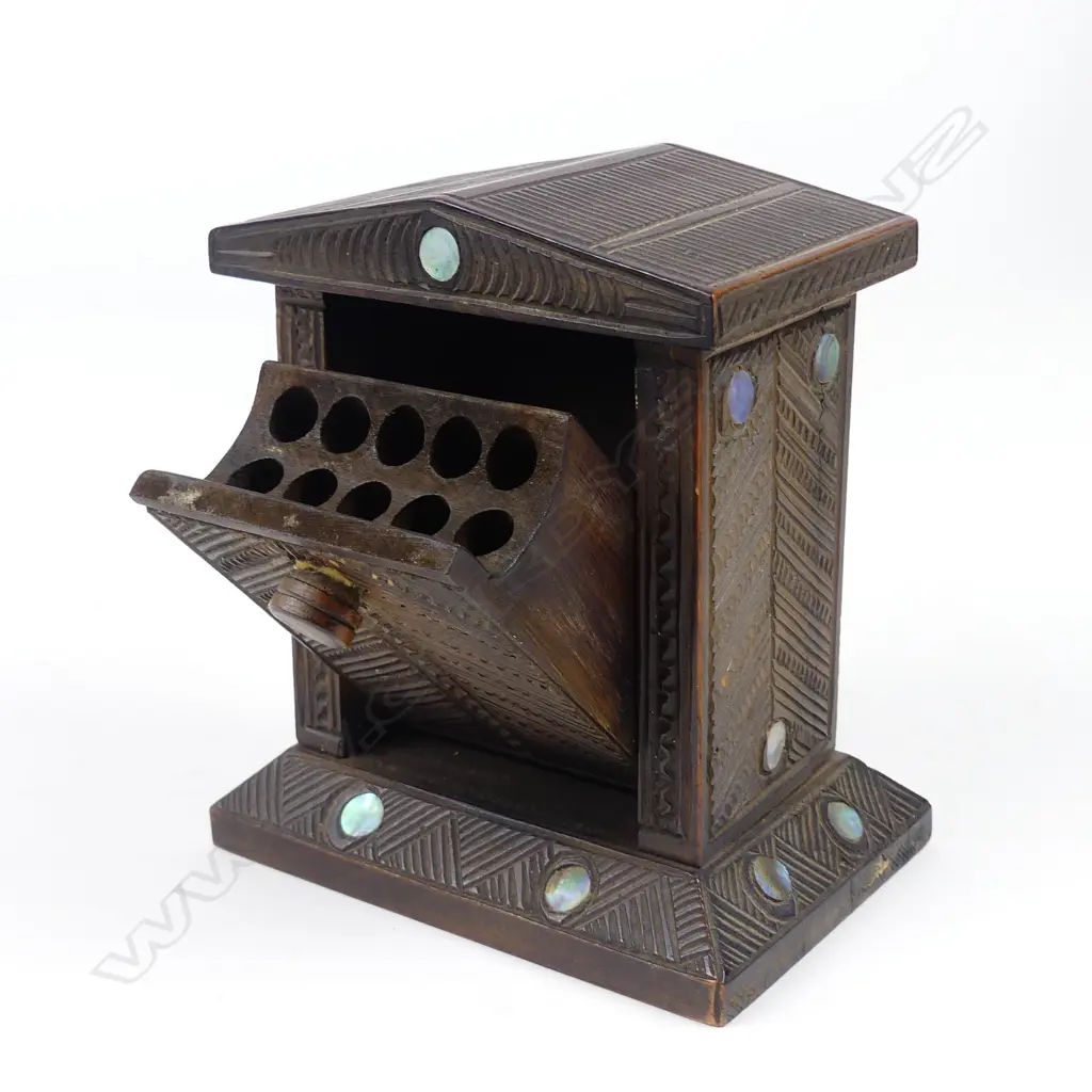 A Maori folk art cigarette box Image 1++