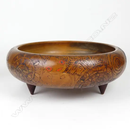 A mid-20thC Maori decorated wide circular bowl