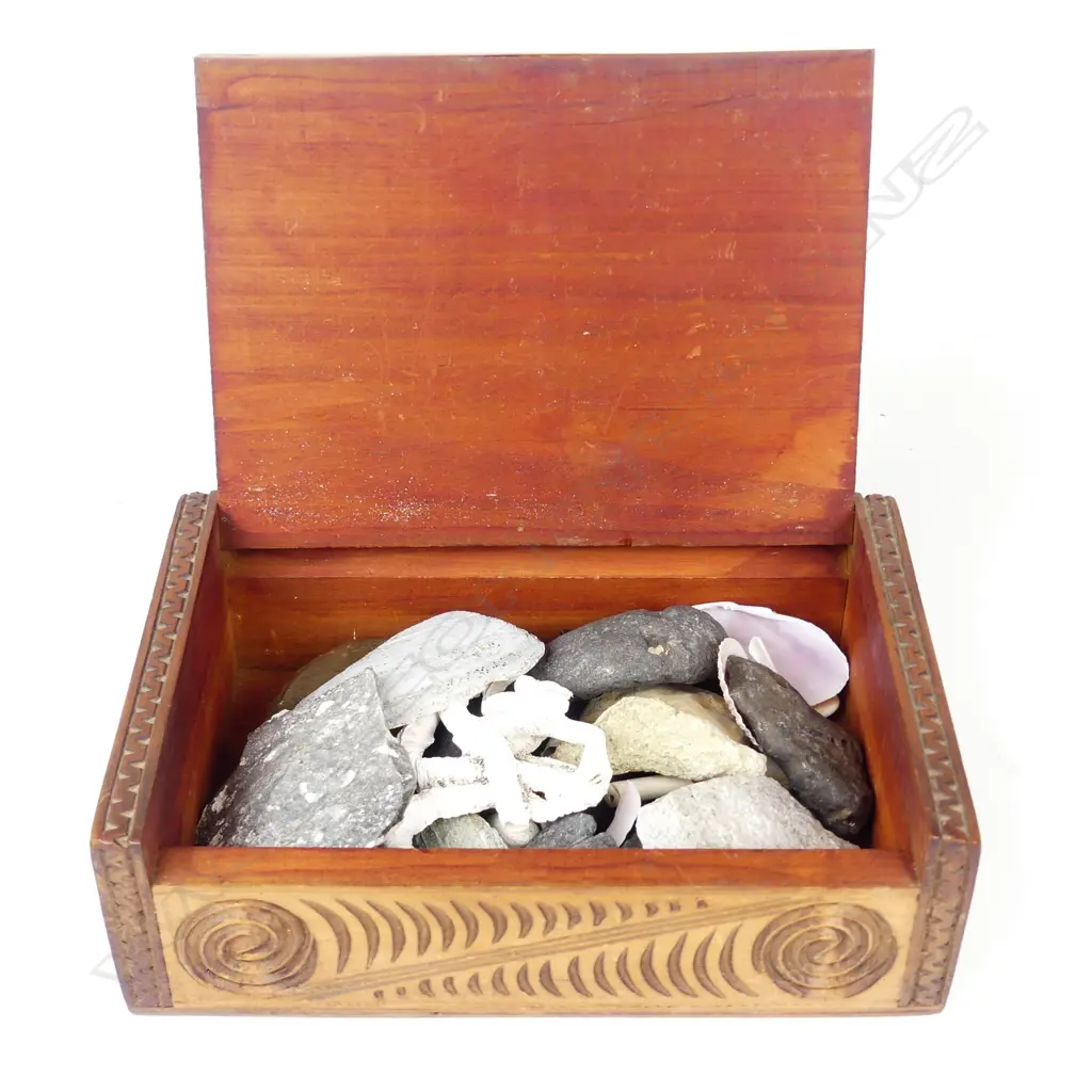 A c.1970 Maori carved box Image 1++