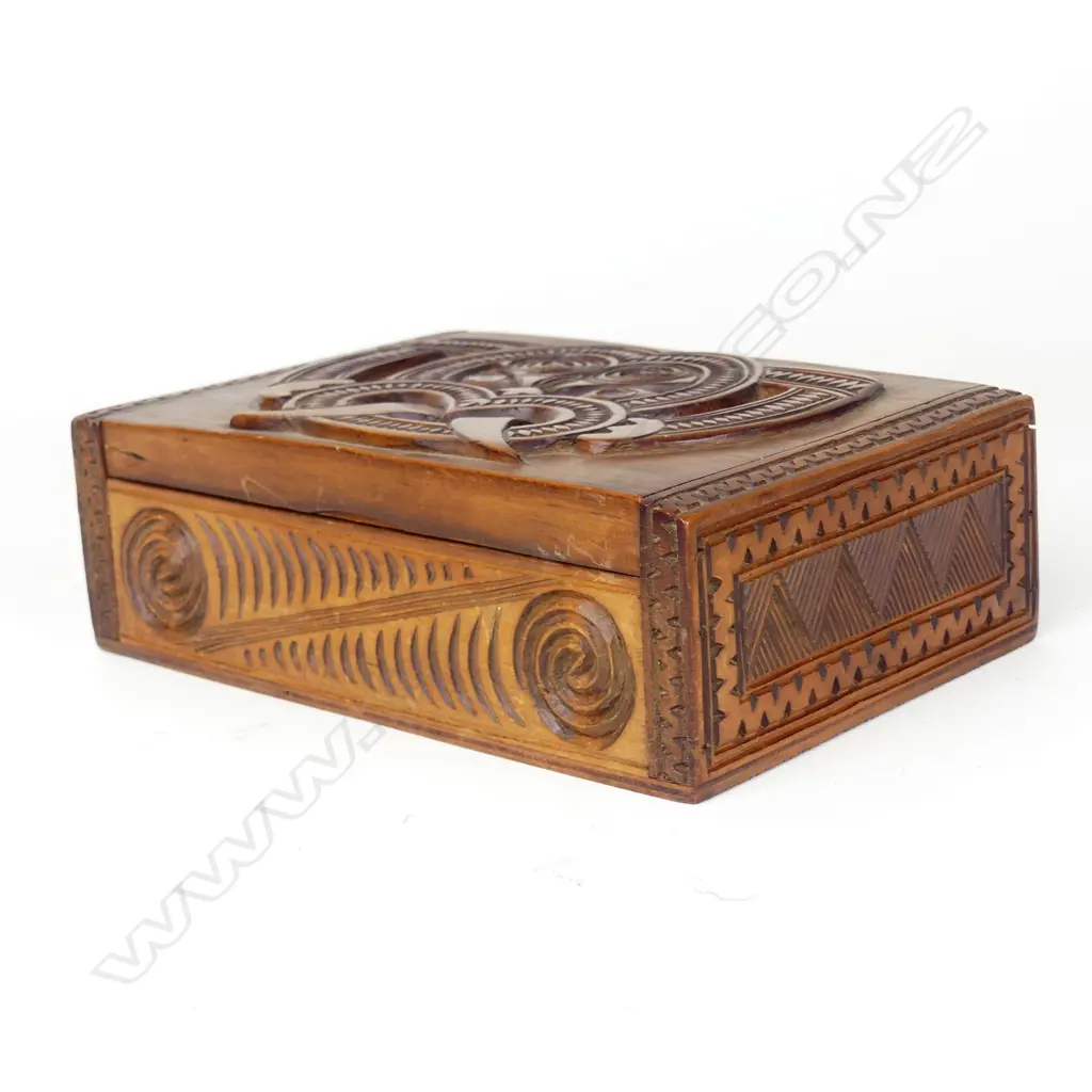 A c.1970 Maori carved box Image 1++