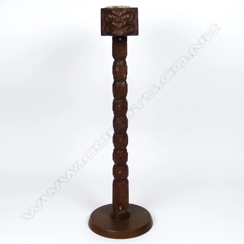 A Maori folk art carved smoker's stand Image 1++