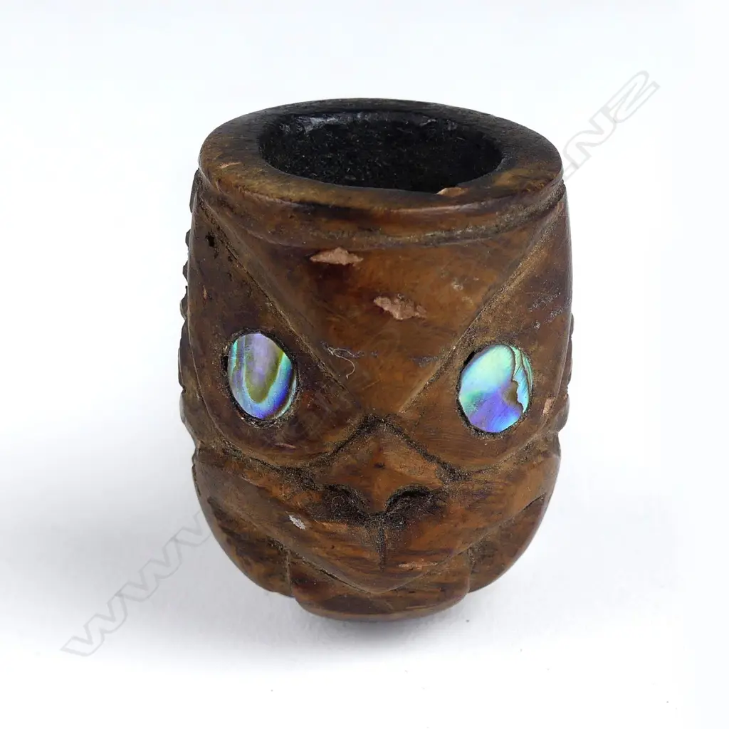A vintage Maori carved pipe Image 1++