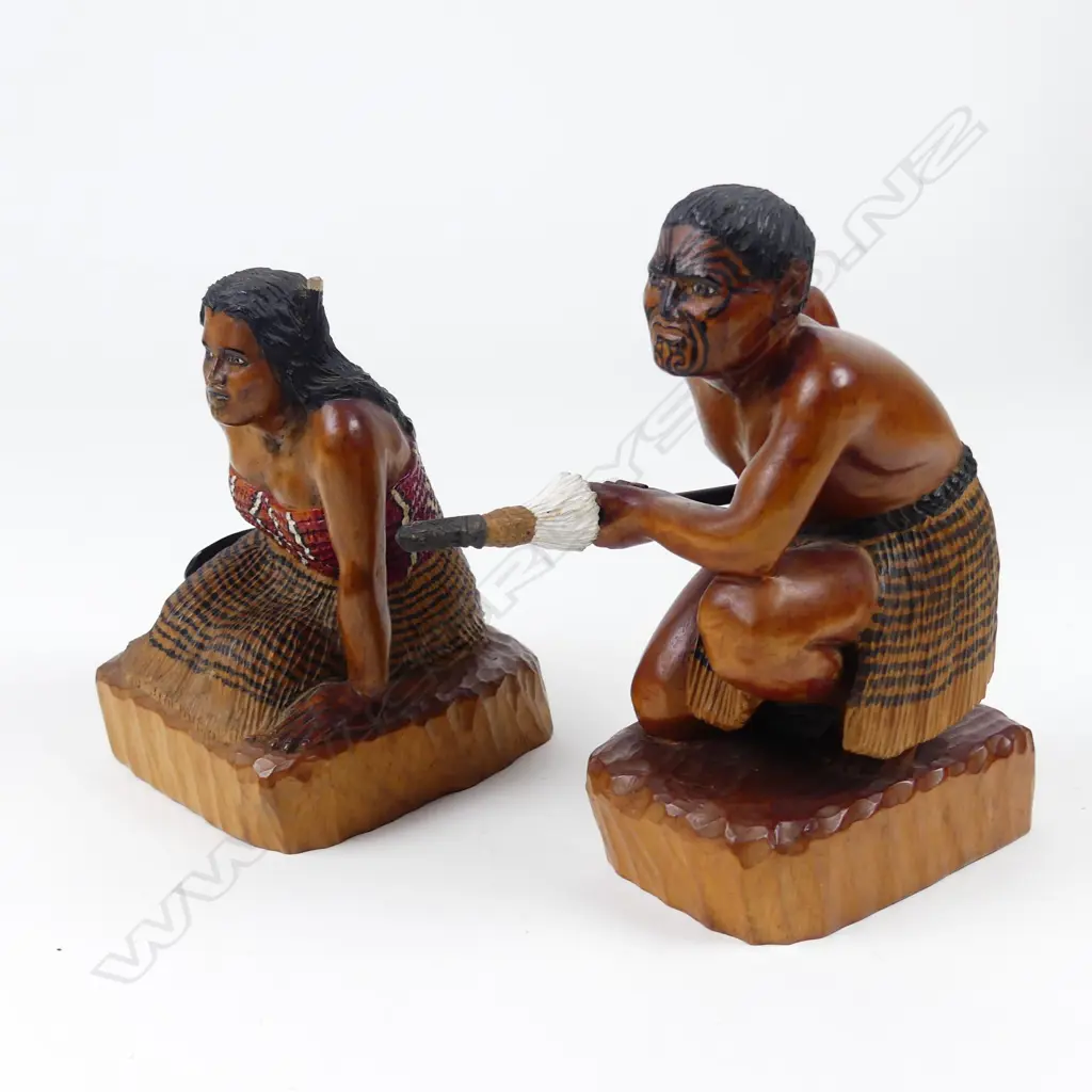 A pair of vintage Maori carved figures Image 1++