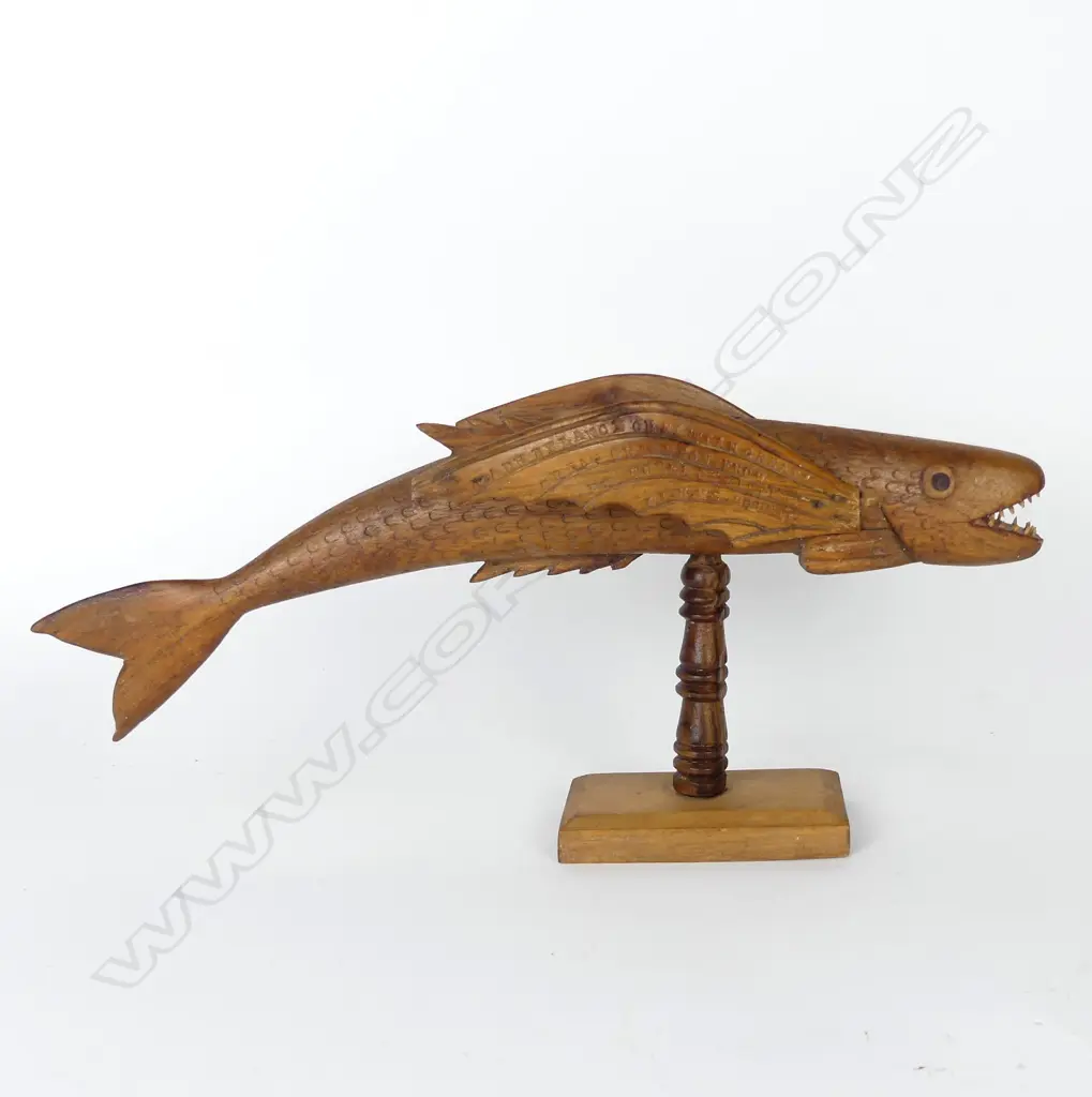 A vintage flying fish 'Souvenir from Pitcairn Island' Image 1++