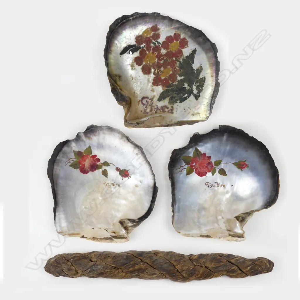 Three uncommon Pitcairn Island souvenir paintings on pearl shells Image 1++