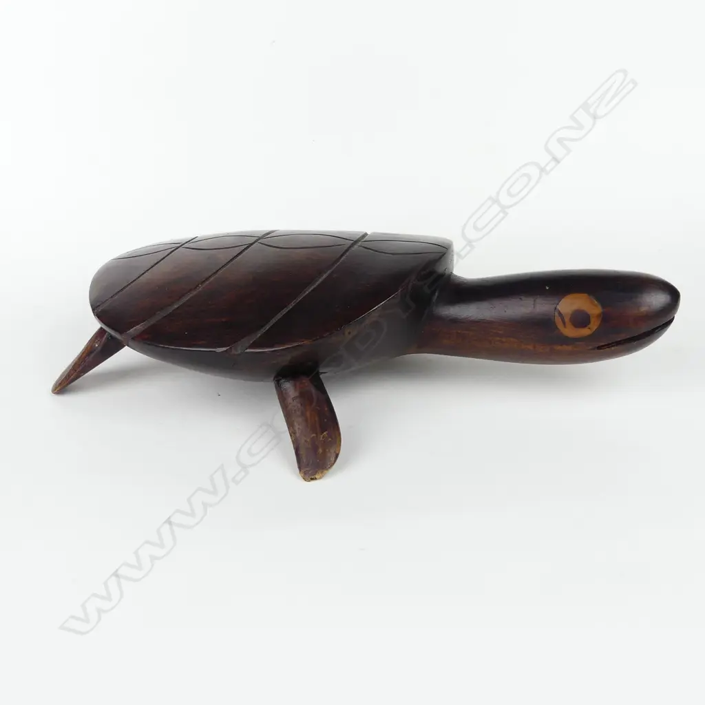 A carved tou wood Pitcairn Island souvenir turtle Image 1++