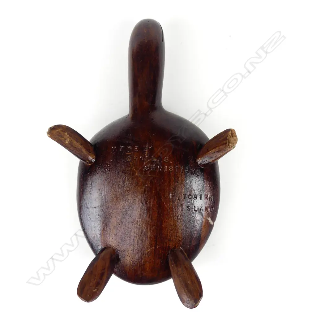 A carved tou wood Pitcairn Island souvenir turtle Image 1++