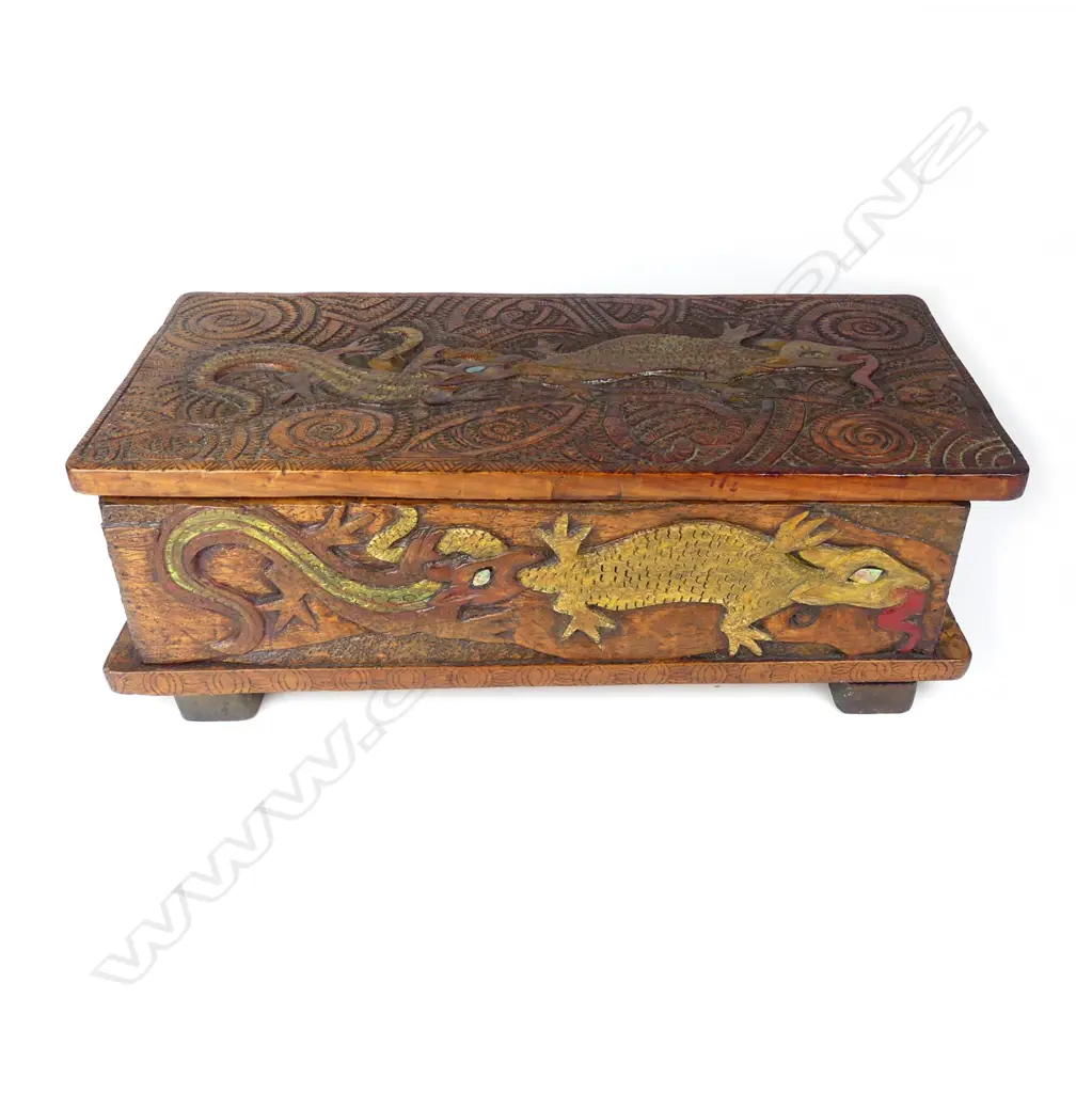 A Jane Brenkley carved 'Friendship' box Image 1++