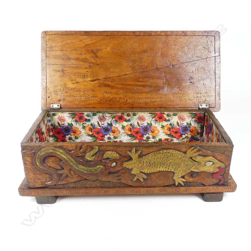 A Jane Brenkley carved 'Friendship' box Image 1++