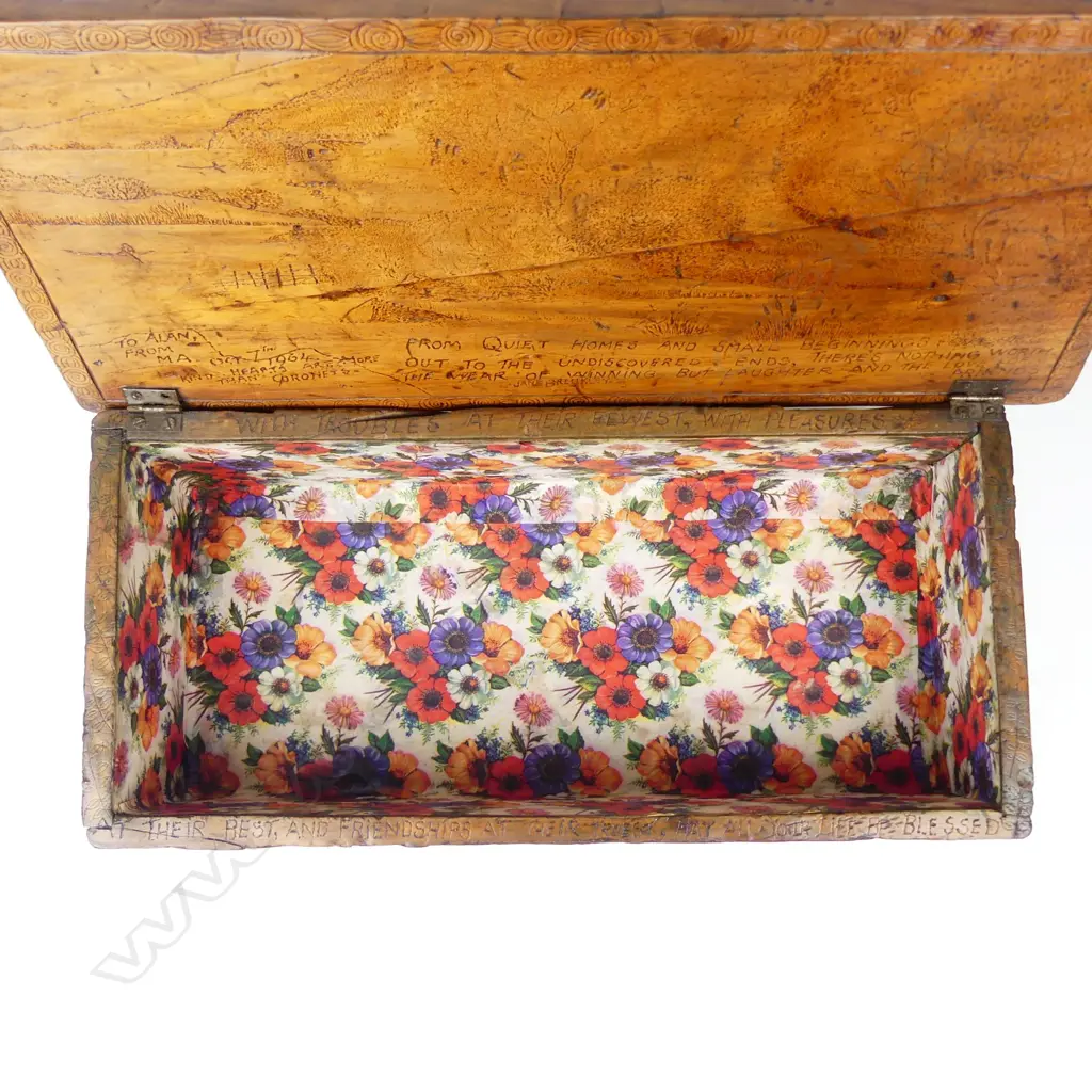 A Jane Brenkley carved 'Friendship' box Image 1++